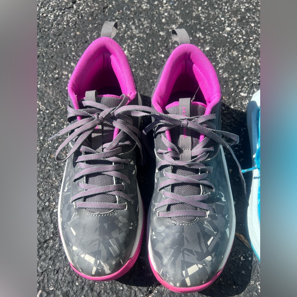 Girls size youth 6.5 Under Armour Basketball shoes. Dark Pink and Grey